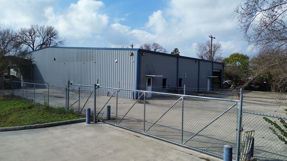 More Photos Of 10038 Grover Ln, Houston Warehouse For Sale