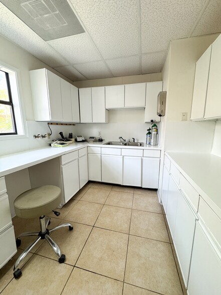 More Photos Of 3630 Almazan Dr, Dallas Medical For Lease