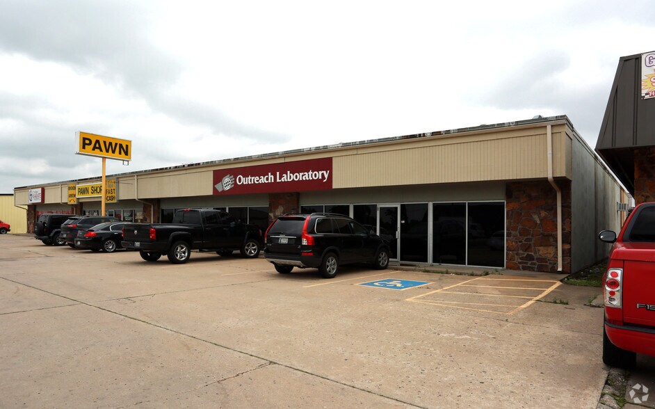 More Photos Of 309-317 N Aspen Ave, Broken Arrow Unknown For Lease