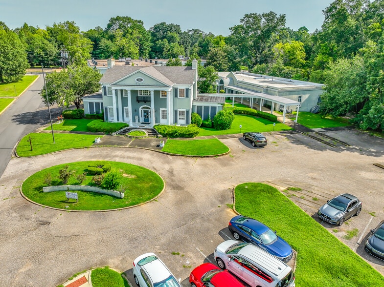 More Photos Of 2005 N Country Club Dr, Montgomery Schools For Sale