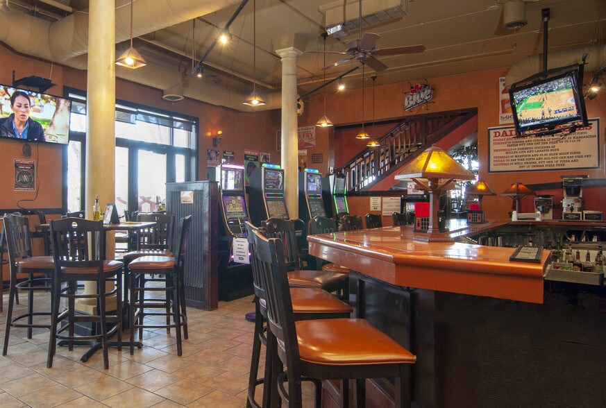 More Photos Of 1565 W 75th St, Woodridge Restaurant For Sale