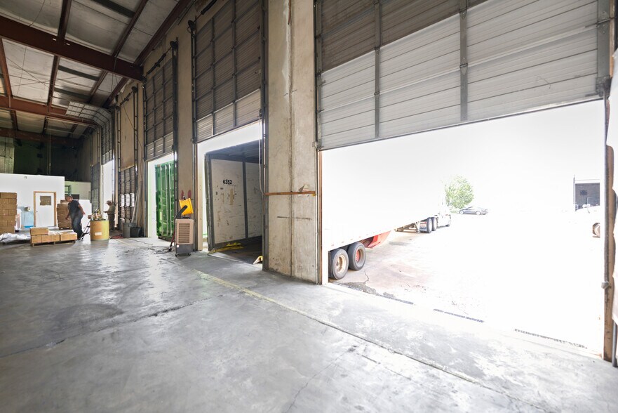 More Photos Of 6546 Petropark Dr, Houston Warehouse For Lease