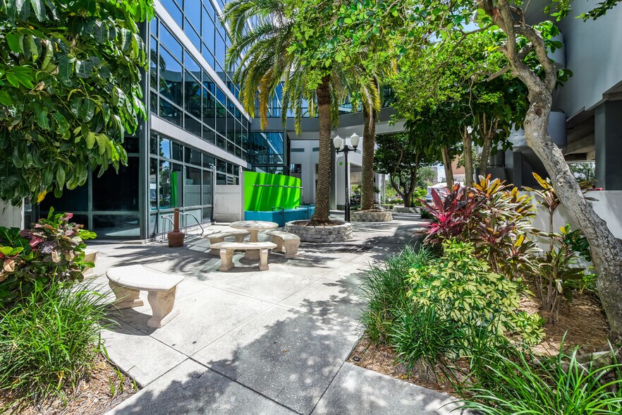 More Photos Of 1401 W Manatee Ave, Bradenton Office For Lease