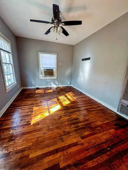 More Photos Of 108 N Gordon Dr, Crockett Apartments For Sale