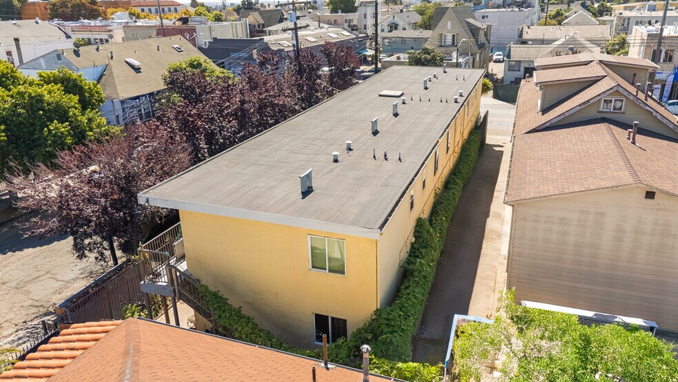 More Photos Of 2011 Rutherford St, Oakland Apartments For Sale