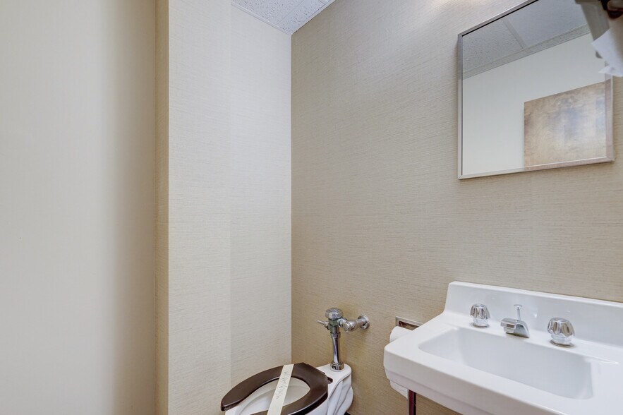 More Photos Of 3100 S Elm Pl, Broken Arrow Medical For Lease