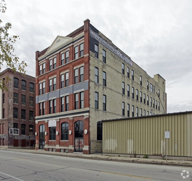 More Photos Of 1017 S 2nd St, Milwaukee Apartments For Lease