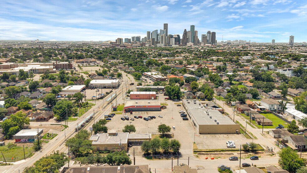 More Photos Of 2601-2619 Fulton St, Houston Unknown For Lease