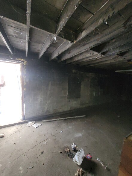 More Photos Of 1823 W 8th St, Muncie Multifamily For Sale