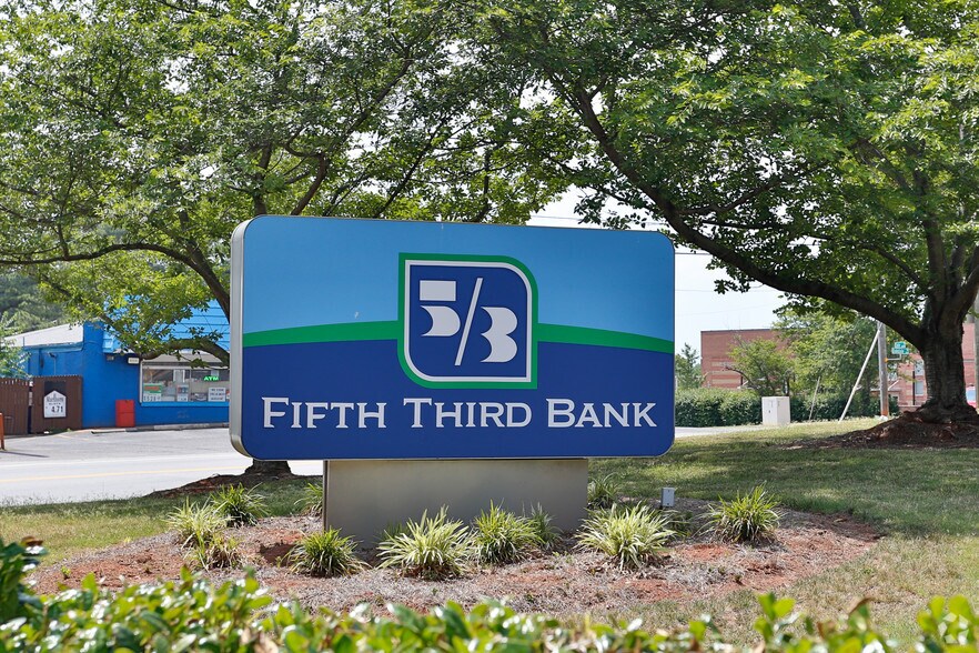 More Photos Of 1720 Oakdale Rd, Charlotte Bank For Sale