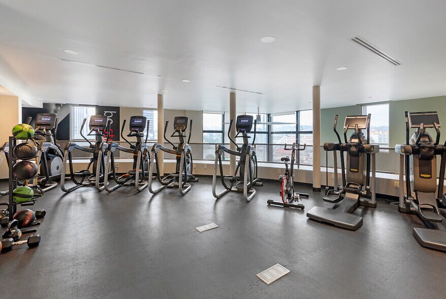 More Photos Of 5200 Wilshire Blvd, Los Angeles Apartments For Lease