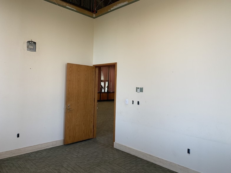 More Photos Of 4 Plaza Way, Fairhaven Bank For Lease