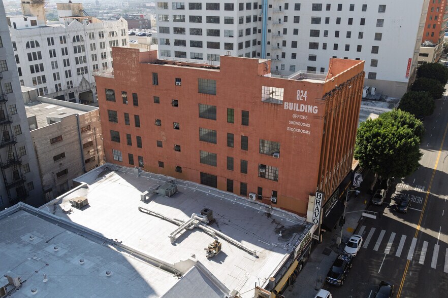 More Photos Of 818 S Los Angeles St, Los Angeles General Retail For Sale