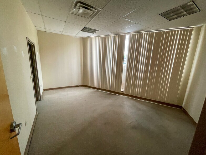 More Photos Of 1002 Chartiers Ave, McKees Rocks Warehouse For Sale