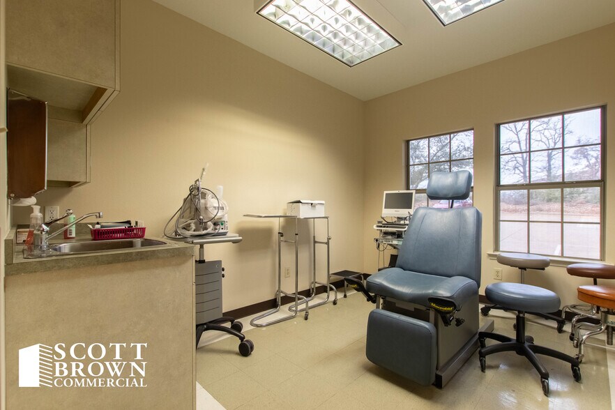More Photos Of 3204 Colorado Blvd, Denton Medical For Sale