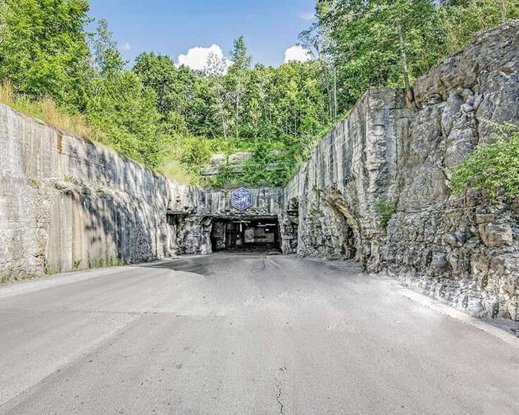 More Photos Of 5351 Lee's Summit Rd, Kansas City Warehouse For Lease