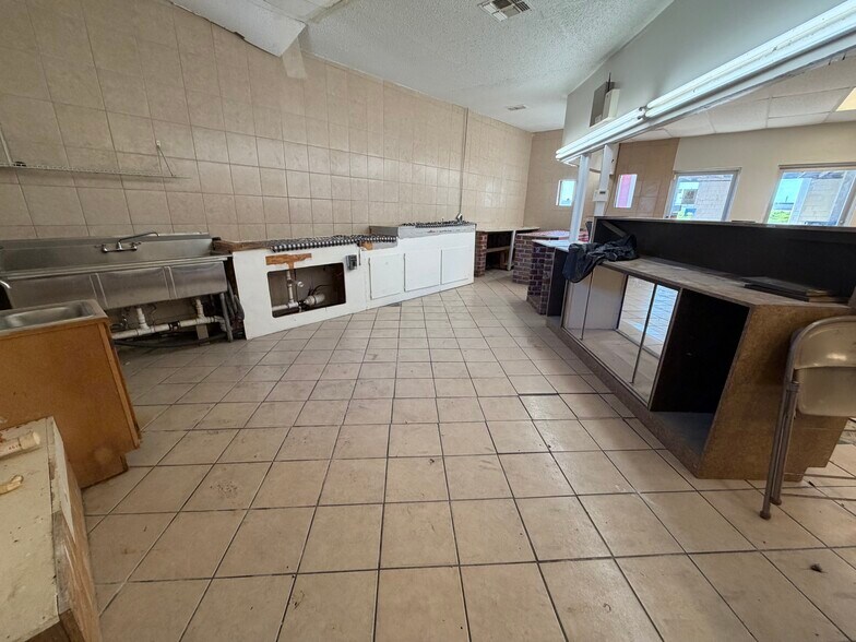 More Photos Of 111 County Road 227, East Bernard Freestanding For Lease