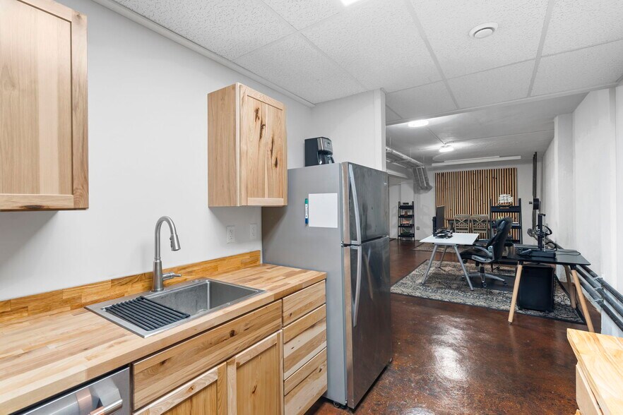 More Photos Of 324 Park Central W, Springfield Office For Lease