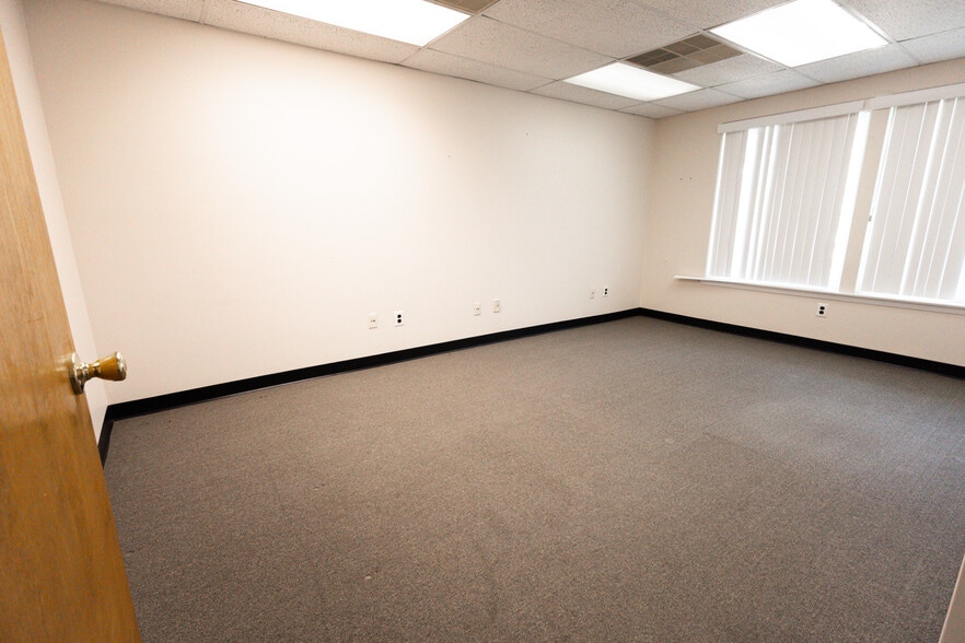More Photos Of 1002-2001 Lincoln Dr W, Marlton Office For Lease