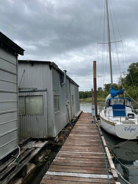 More Photos Of 10474 Highway 30, Clatskanie Marina For Sale