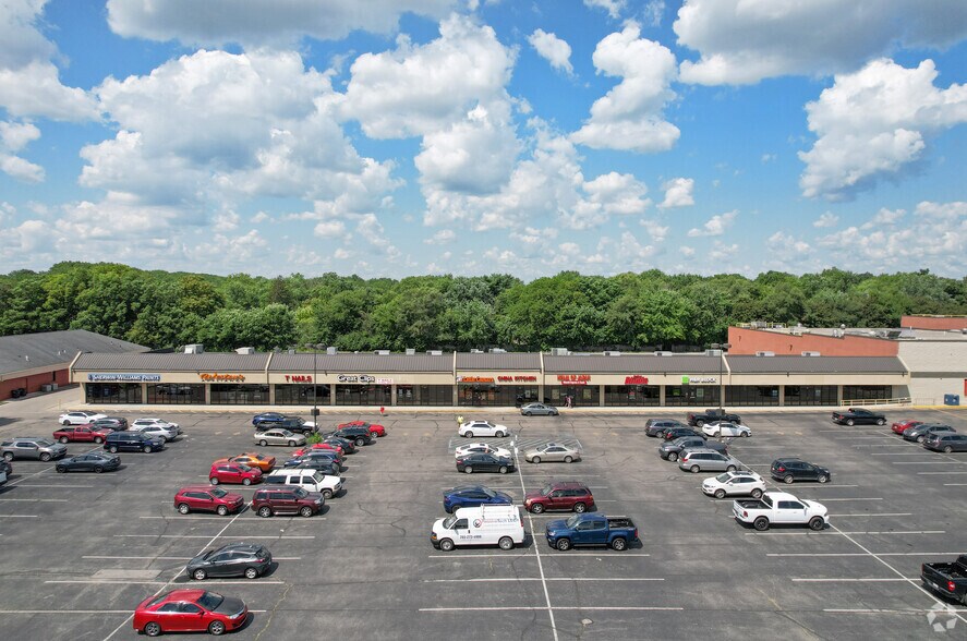 Primary Photo Of 811 S Tillotson Ave, Muncie Unknown For Lease