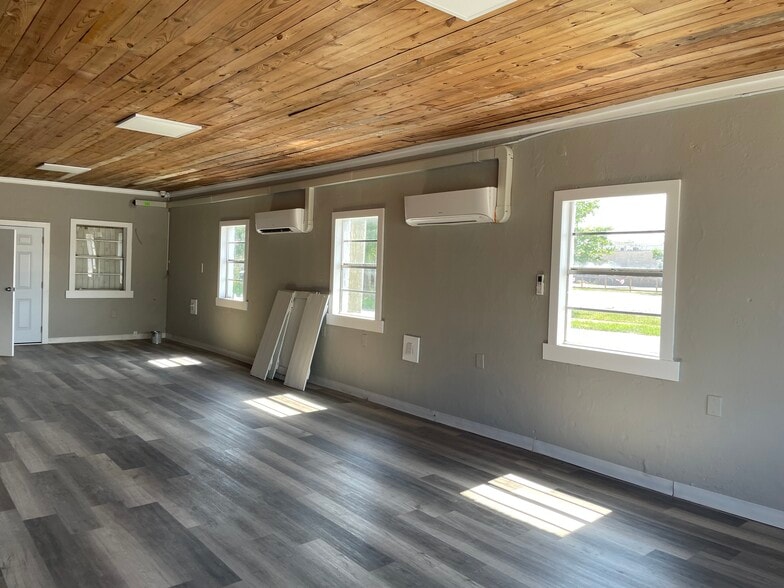 More Photos Of 4113-4117 Barrancas Ave, Pensacola Storefront For Lease