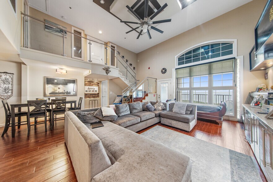 More Photos Of 901 Padre Blvd, South Padre Island Hotel For Sale