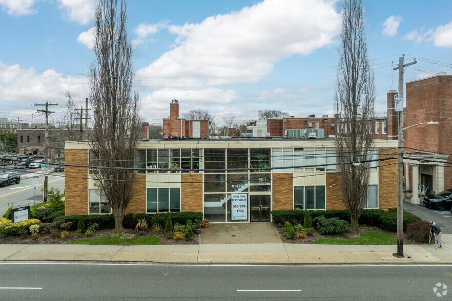 More Photos Of 220 Old Country Rd, Mineola Office For Lease