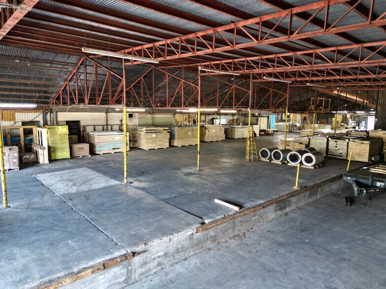 More Photos Of 5609 Azle Ave, Sansom Park Warehouse For Sale