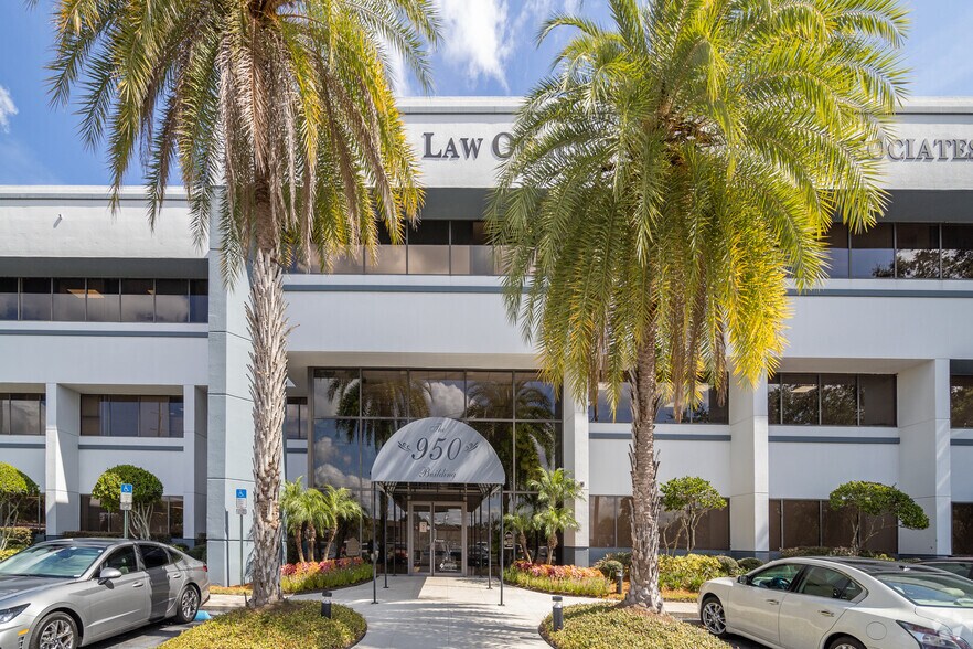 More Photos Of 950 S Winter Park Dr, Casselberry Office For Lease