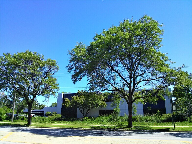 More Photos Of 105-195 W Central Rd, Schaumburg Loft Creative Space For Lease