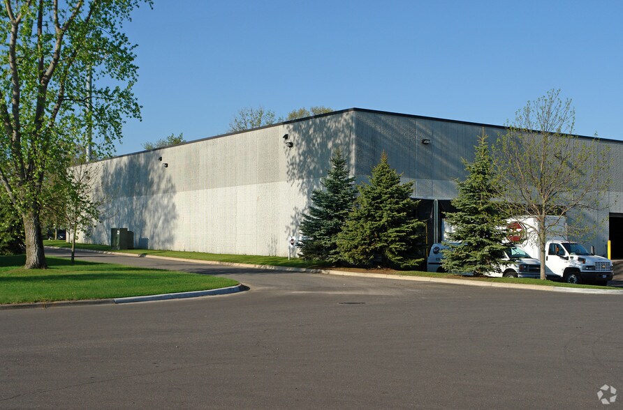 More Photos Of 1000 Kristen Ct, Vadnais Heights Distribution For Lease