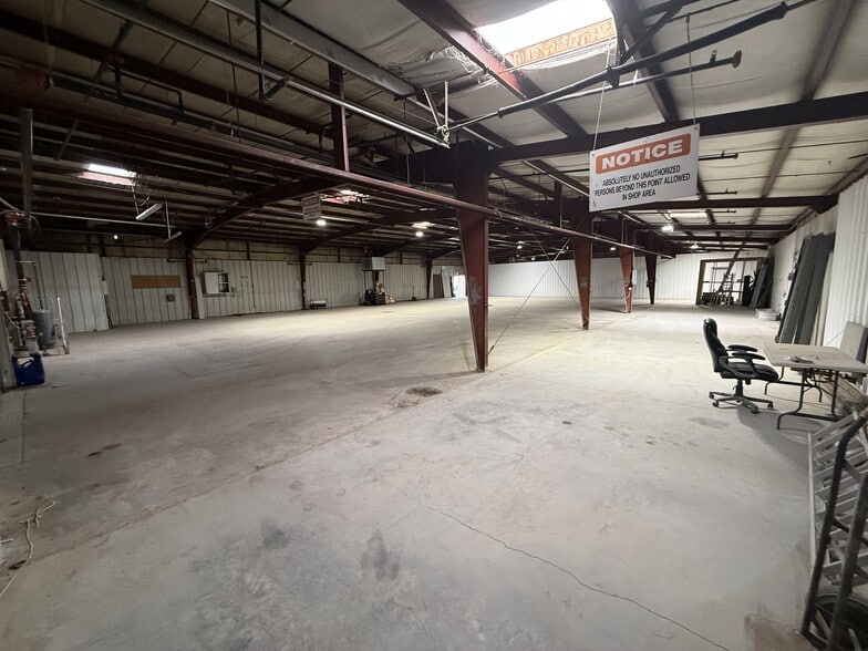 More Photos Of 19901 E Highway 51, Broken Arrow Warehouse For Lease
