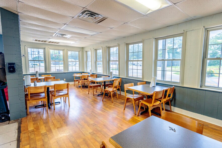 More Photos Of 15908 Main St, Town Creek General Retail For Sale