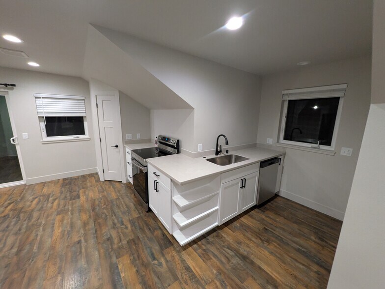 More Photos Of 6891 Grand Ave, Billings Service For Lease