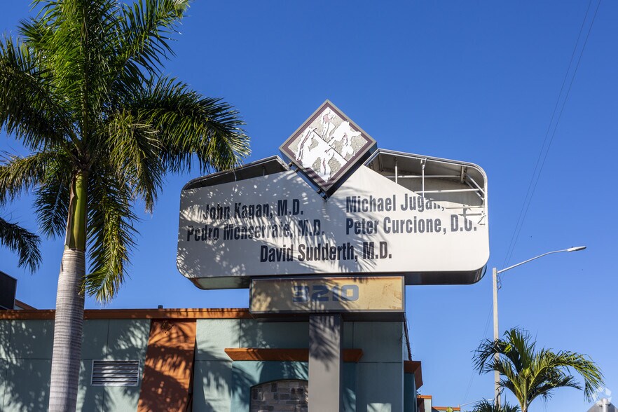 More Photos Of 3210 Cleveland Ave, Fort Myers Office For Sale