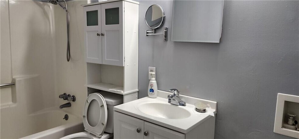 More Photos Of 205 Glenview Ter, Winder Multifamily For Sale