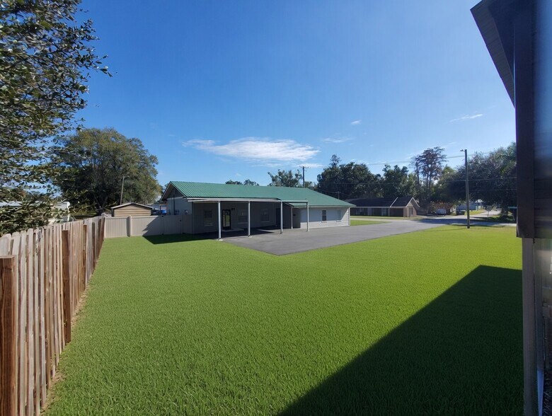 More Photos Of 311 W Lutz Lake Fern Rd, Lutz Flex For Sale