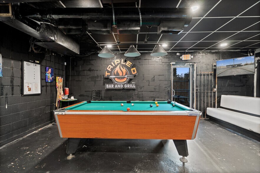 More Photos Of 5215 Singing Hills Dr, Dallas Restaurant For Sale