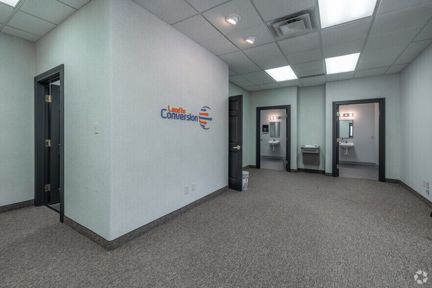 More Photos Of 85 Executive Pky, Hudson Unknown For Lease