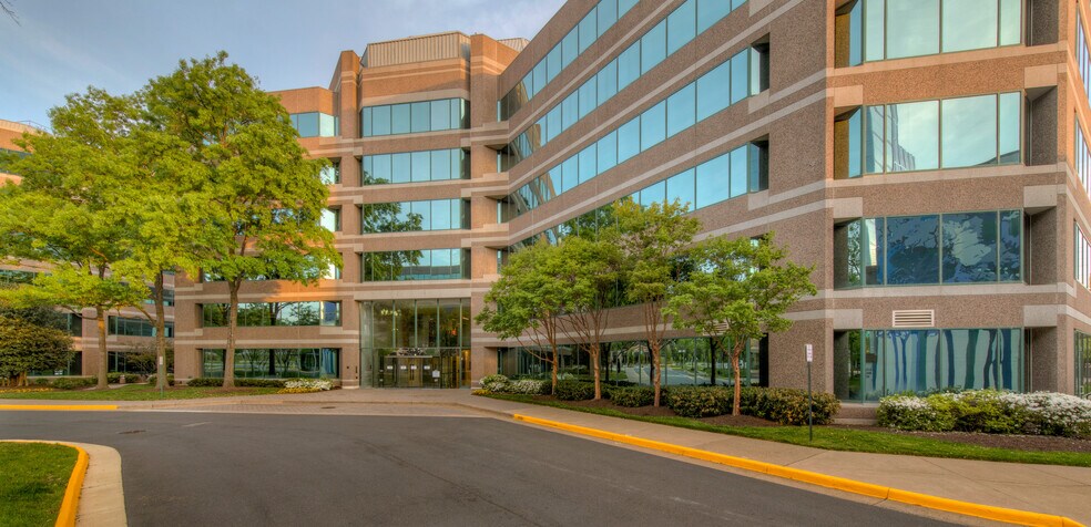 More Photos Of 12110 Sunset Hills Rd, Reston Office For Lease
