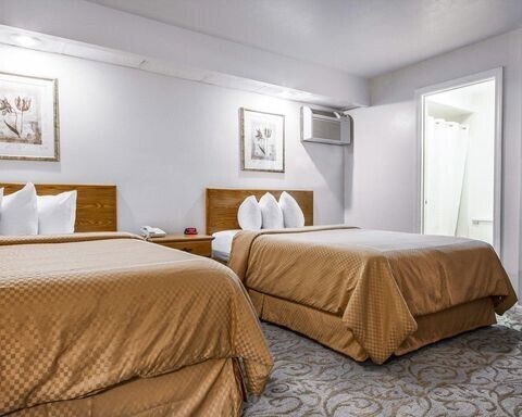 More Photos Of 21 Ocean Park Rd, Saco Hotel For Sale