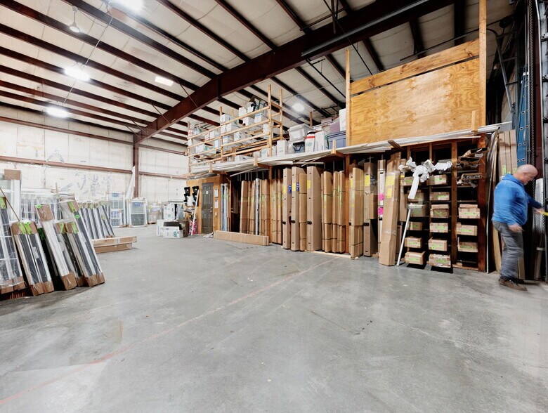 More Photos Of 409 New State Rd, Manchester Service For Lease