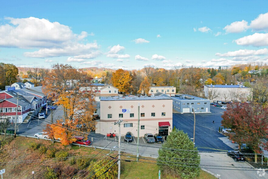 More Photos Of 25 Saint Charles St, Thornwood Distribution For Sale