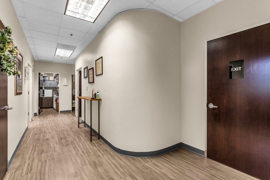 More Photos Of 4104 W 15th St, Plano Medical For Lease