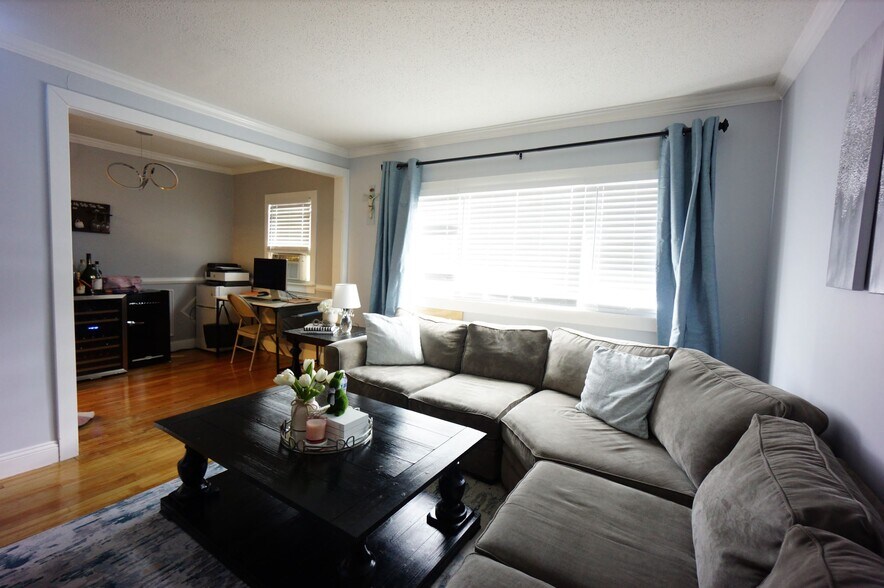 More Photos Of 376-380 McLean Ave, Yonkers Apartments For Sale