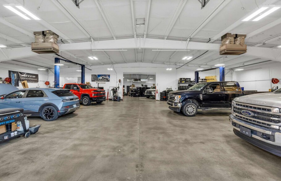 More Photos Of 7656 E 46th St, Tulsa Warehouse For Sale