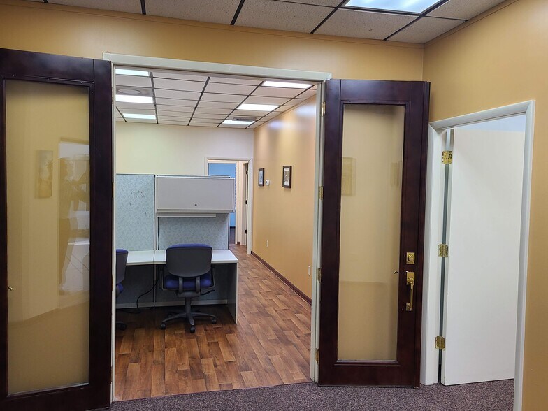 More Photos Of 3023 Eastland Blvd, Clearwater Office For Sale