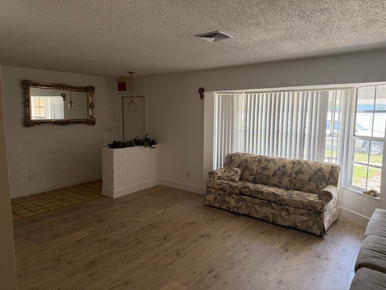 More Photos Of 35 Harbor Woods Cir, Safety Harbor Specialty For Sale