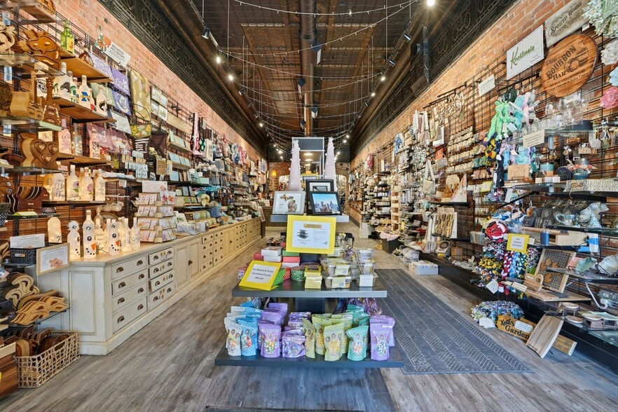 More Photos Of 409 S Main St, Rochester Storefront For Sale